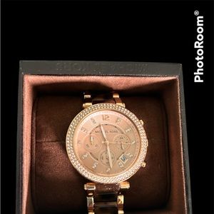 Michael Kors rose gold/tortoise watch.